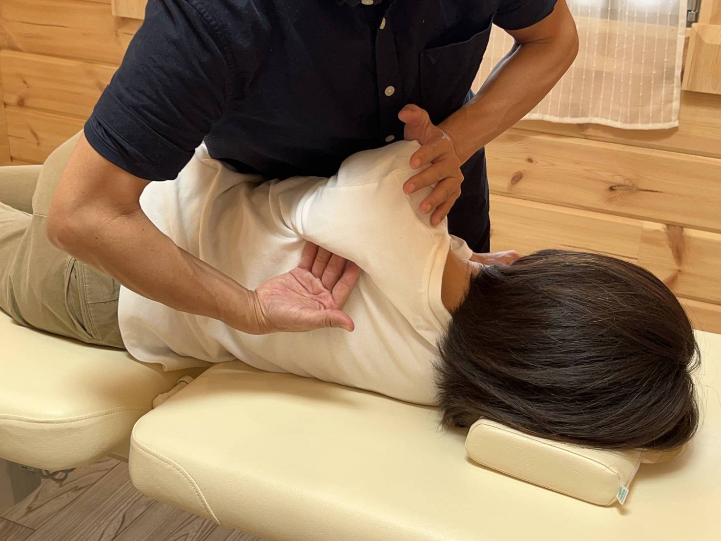 背中から体幹にかけてのバランスを整える施術