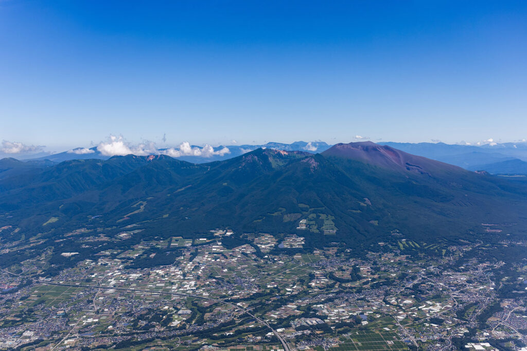 佐久平から望む山々の風景